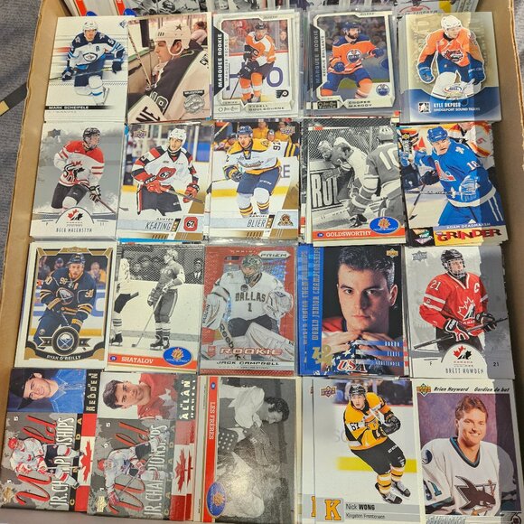 HOCKEY CARDS LOT OF 1000 ROOKIES AND INSERTS ,NO BASE CARDS. - Picture 1 of 1